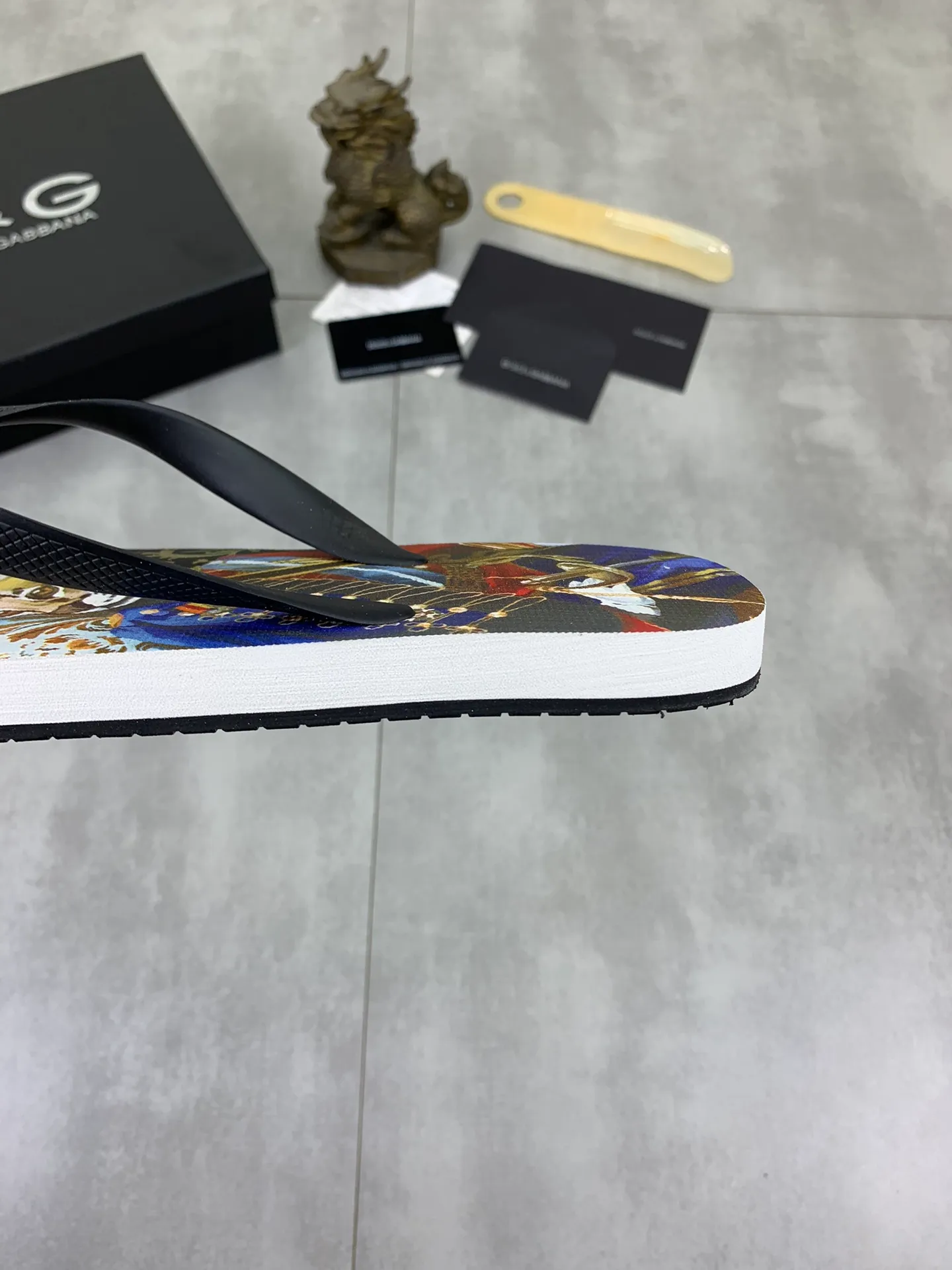 Men's Men's Shoes💰P220💰[New Style]🆘[DG]Official Website Couple🧑‍🤝‍🧑Hot-selling Dolce & Gabbana Men's Flip-Flops are on sale at the counter simultaneously! Original fabric imported from Italy. Original bottom provided by the original factory. Size: Adult 36-45. Children’s size: 30-37. Multiple colors available.